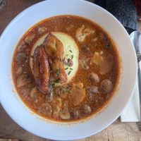 Schönes authentisches Restaurant, direkt am Wasser. Das Fufu war super lecker und die Preise echt angemessen. Service war auch top.   at Akan Afrofusion Restaurant in Hamburg