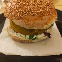 Burger at Vitaminas24 in Rome