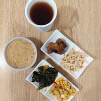 Never tired of the side dishes! 🤍 💛 🤎 at Apekhā Vegetarian - Yizhong - 阿潘家幸福蔬食 中店 in Taichung