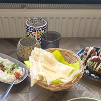 Baba ganoush en gefrituurde bloemkool at SesaMo in Breda