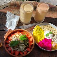 Oat bowl, yoghurt and 2 fruit smoothies. at Mập Healthy - Juice and Smoothie in Da Lat