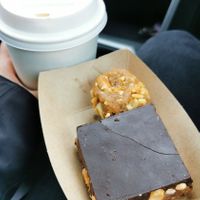 Peanut-Chocolate-Cake und Peanutbutter Energyball at Caife Glas in Toormakeady