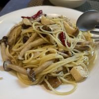 Mushroom peperoncino pasta  at Vino Uno -イタリア食堂 V in Komae