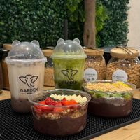 Açaí bowls with unlimited toppings and Matcha drinks with preferred flavours and milk (almond,soy,oat,coconut or hazelnut)  at Garden Boba in Granada