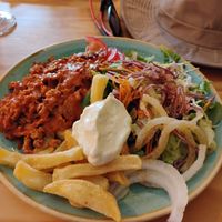 Flavourful seitan, salad and chips at Entre Pedras in Santiago De Compostela