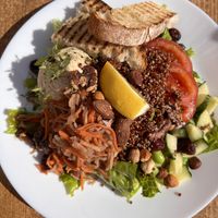 Hommus sallad  at Inkognito Ystad in Ystad