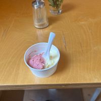 Already ate a good bit but you get the idea 😅  at Biebereis Eiscafé in Weimar