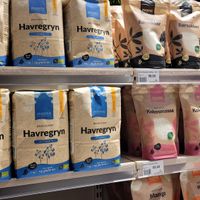 Oats and other food products  at Sunkost Glasmagasinet in Oslo