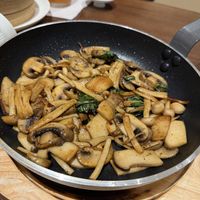 Stir fried mushrooms with black pepperr  at A Wave Pure Vegetarian Food (Flower Garden Store) 一朵浪花  纯净素食(花卉园店) in Chongqing