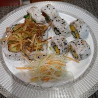 sushi de manga com pepino at Okinawa Restaurante in Macae