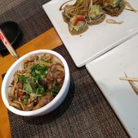 diversas opções de sushi vegano. at Okinawa Restaurante in Macae