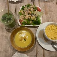 Mac and cheese, sweet corn soup, salad with peanut sesame dressing, matcha latte  at AIN SOPH.Soar in Tokyo