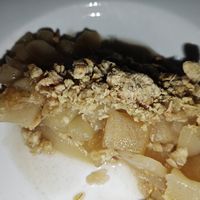 Pear crumble at Vrijplaats in Leiden
