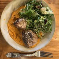 Schwarzer Rettich aus dem Oden auf Süsskartoffelpüree  at Der Geheime Garten in Hamburg