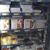 Field roast & buns at Williamson's FoodWorks in Gisborne