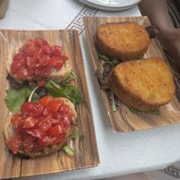 Bruschetta (vegan, left), deep fried grilled mozzarella (veggie, right). at Antica Trattoria Del Nilo in Naples