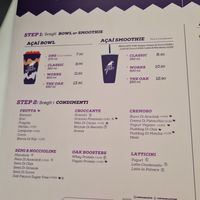 Menu, clearly labelled vegan items at Oakberry - Corso di Porta Romana in Milan