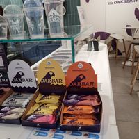 Snacks and inside space at Oakberry - Corso di Porta Romana in Milan