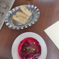 Betteraves avec crème végétale fumée at Mauvaise Herbe in Marseille