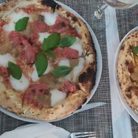 Pizza bergamasca e pizza Swami at Swami's Garden in Praia Da Luz