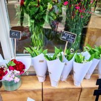Flowers at Les Artizans - Coffee And Flower in Paris