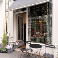 Façade + tables at Les Artizans - Coffee And Flower in Paris