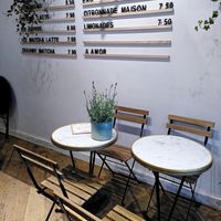 Eat-in space at Les Artizans - Coffee And Flower in Paris
