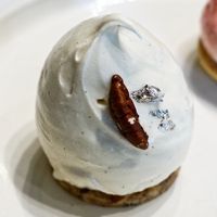 Vanilla/pecan nut at Les Artizans - Coffee And Flower in Paris