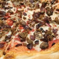 ShMO pizza at Ian's Pizza in Milwaukee