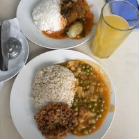 Platos de fondo. Uno tenía proteína de soya y el otro tortilla de verduras  at Sampe's Restaurante Vegetariano in Lima