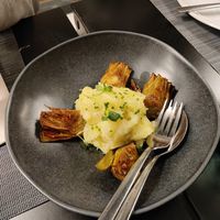 Fried artichokes with mashed potatoes at Restaurante Albalá in Jerez