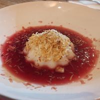 Manjar com hibisco e especiarias at Cajoá Cozinha in Porto Seguro