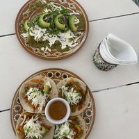 Celui du haut est végétarien (avec les avocats)  at Vegetariano Mar y Tierra in Tulum