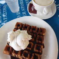 Waffel mit kokoseis at Ice Queen Gelato in Athens