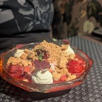 Hard to describe 😄 Sort of pudding with strawberries and crushed biscuits at ÖUR in Stockholm