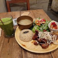 Karaage set and smoothie at Paprika Shokudo Vegan in Osaka