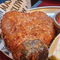 AUBERGINE MILANAISE
Breaded aubergine, tomato sauce, lemon
wedge at Maslow - Temple in Paris