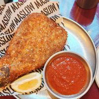 AUBERGINE MILANAISE
Breaded aubergine, tomato sauce, lemon
wedge at Maslow - Temple in Paris