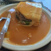 Veggie burger at Os Catitas in Porto