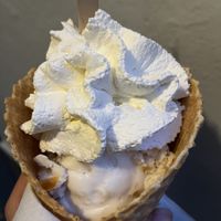 Bienenstich + cream (which is on the heavy side yet not as sweet as one would expect, next time I will skip it)  at Tribeca Ice Cream in Berlin