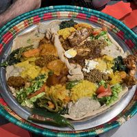 Repas 90% vegan, partagé avec des omnivores  at Messob in Lyon