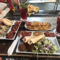 Falafelteller mit Pommes und Frühlingsschorle at Vegi in Tubingen