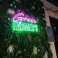 Ein super veganes Fast Food Restaurant, das Veganerherzen höher schlagen lässt und bei dem man gemütlich draußen oder auch im ästhetisch gestalteten Innenraum sitzen kann. at Green Farmer's in Ajaccio
