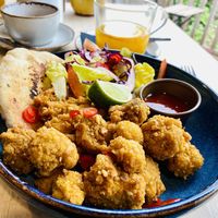 Spicy cauliflower with garlic pitta 😋⭐️⭐️⭐️⭐️⭐️  at Perdida in Chard