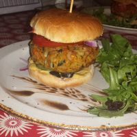 Hamburguesa de espinacas at La Joya in Nerja