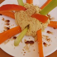 Hummus con crudités at La Joya in Nerja