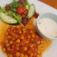 Plato marroquí con berenjena asada y garbanzos at La Joya in Nerja