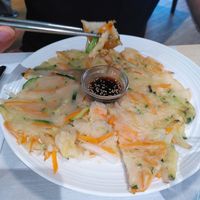 Pancake ohne kimchi, dafür mit zucchini. Riesige portion at Seoul Station in Luzern