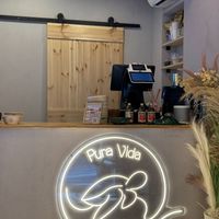 Counter at Pura Vida Açaí in Valencia