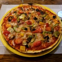 Pizza vegetal with vegan cheese. at Pizzeria La Roda Groga in Besalu
